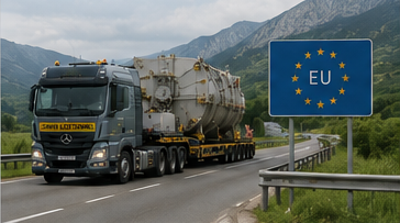 Europees konvooi voor exceptioneel transport dat overmaatse industriële lading tussen landen vervoert