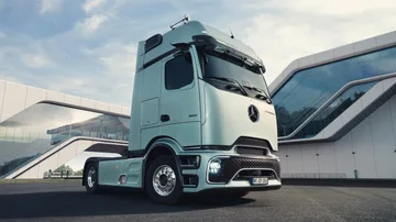 Vervoerder Trekker Mercedes Actros in Warsaw Polen